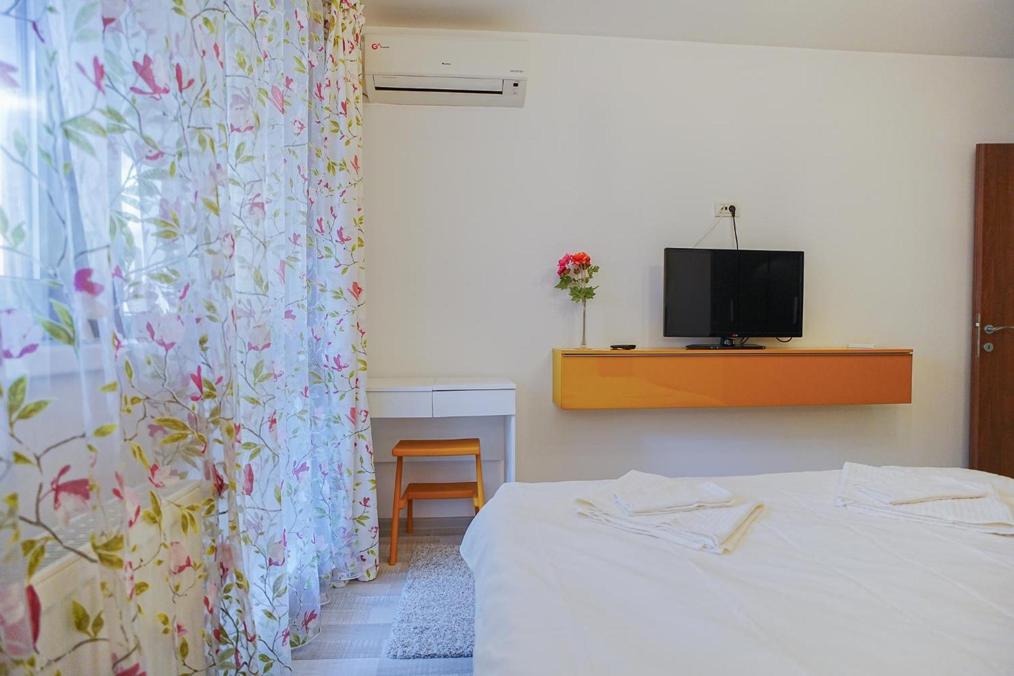 Hideaway Near Parliament Building Apartment Bukares Bagian luar foto